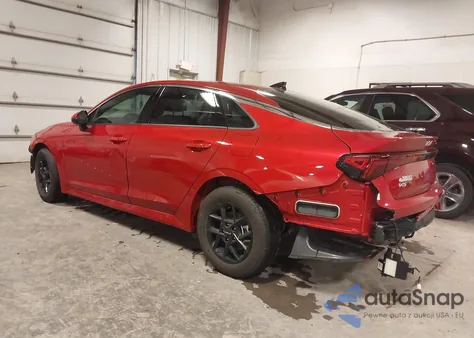 2025 Kia K5 z USA, uszkodzony, nr VIN KNAG24J71S5276329